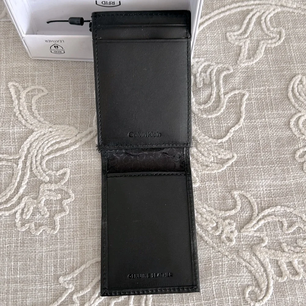 Calvin Klein NIB Logo Black Slim Bifold Card Holdee with RFID Protection